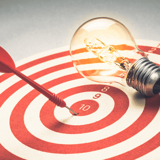 Zielscheibe auf der eine Glühbirne liegt 1fachjetzt